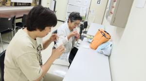 ぷるんぷるんゼリーを食べる参加者