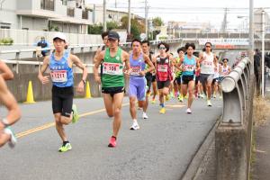 コースを走るランナー