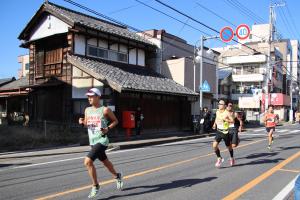 コースを走るランナー