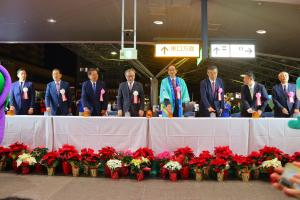 ボタンを押す主催・来賓の方々