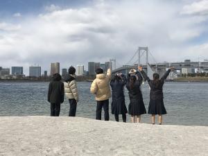 東京校外学習 海辺にて…