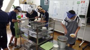 給食の様子01