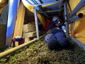 狭隘空間における救助訓練