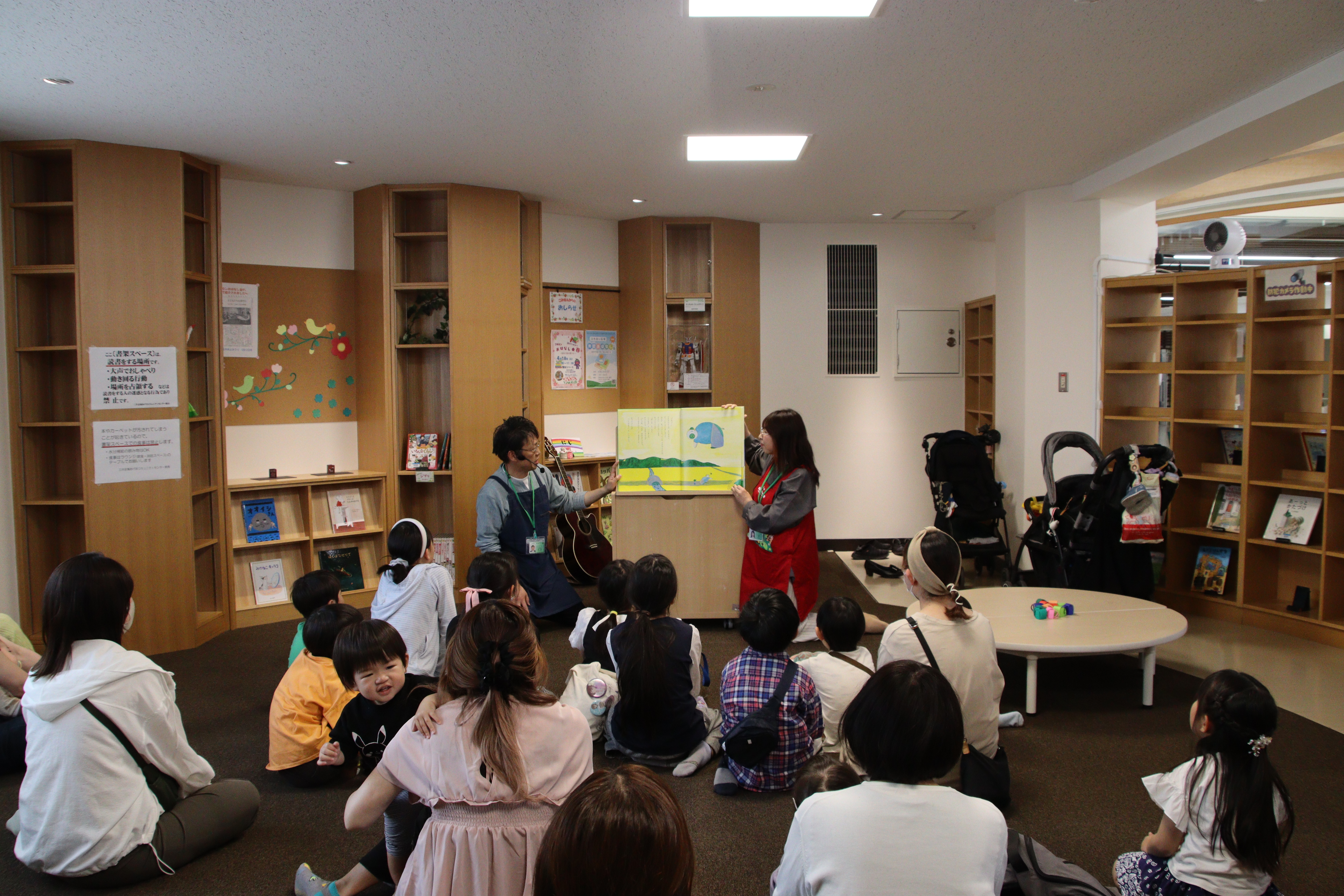 読み聞かせ中