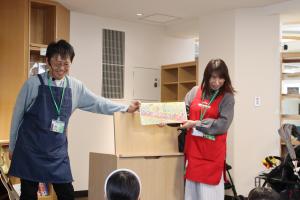 読み聞かせ中2