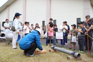 拍手する参加者