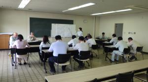 配管図の説明を受ける様子